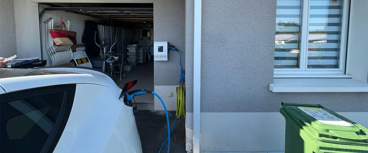 Force Électricité propose des prestations de pose et installation de bornes de recharges pour véhicules électriques pour particuliers à Bordeaux et ses alentours.